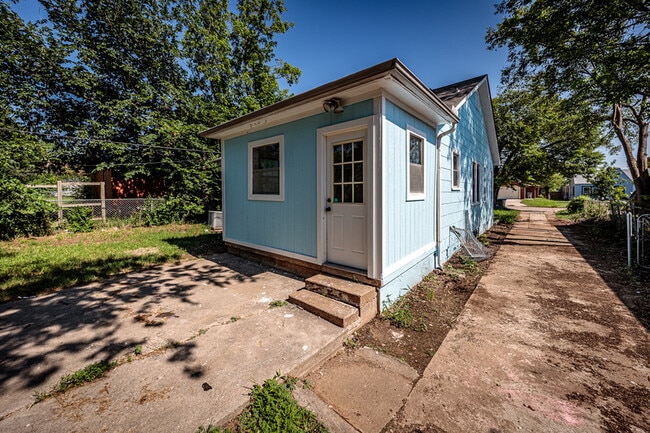 Building Photo - 1213 NW Columbia Ave