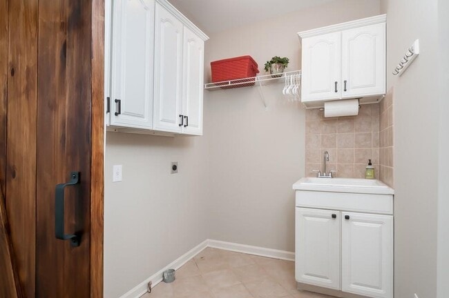 Building Photo - 6005 Oakbury Ln