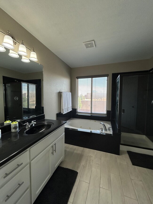 Building Photo - 835 Kipuka Dr NW
