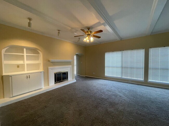 Building Photo - Sought after location so hurry!