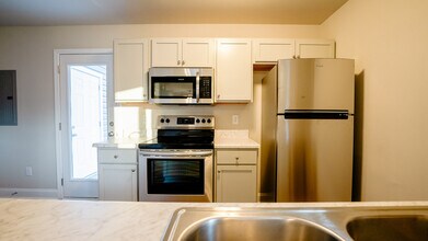 Building Photo - BRAND NEW 2 bedroom, 1.5 bathroom duplex i...