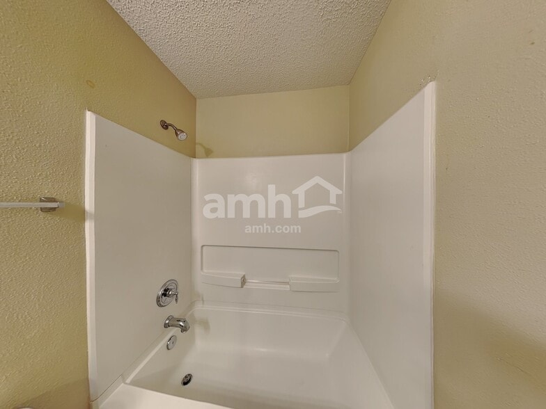 Building Photo - 5631 Hammermill Dr