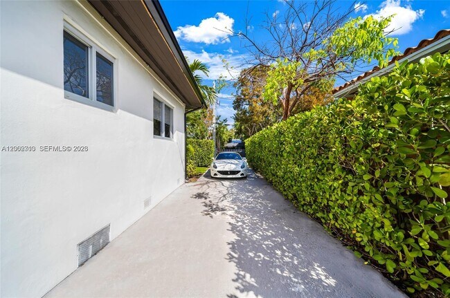 Building Photo - 3531 SW 1st Ave