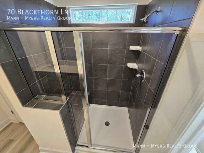 Building Photo - 70 Blackthorn Ln