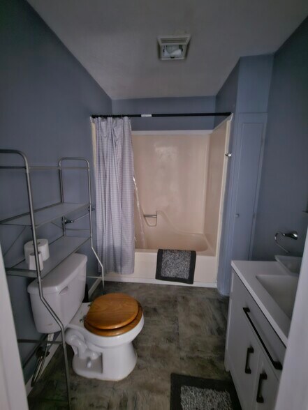 Building Photo - 7 Mulberry St