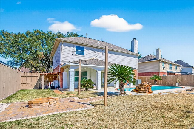 Building Photo - 16535 Oat Mill Dr