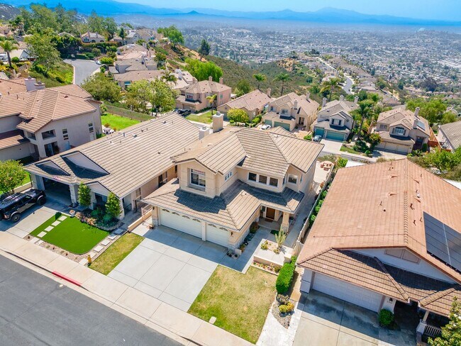 Building Photo - 4 Bedroom View Home in Emerald Heights | 3-Car Garage | Guard Gated Community