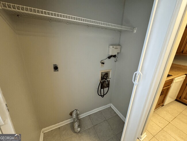 Building Photo - 415 Admiral's Walk Dr