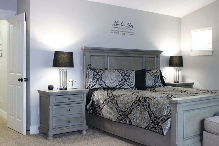 Building Photo - 7801 Rushmore Ave NE