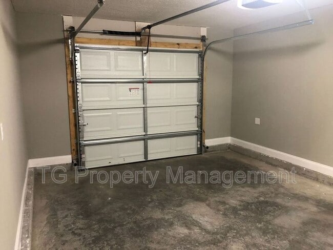 Building Photo - 5309 Oak Trail Lane