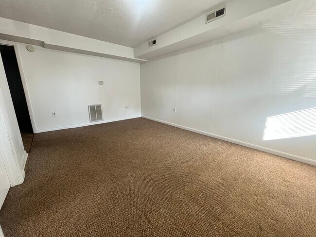 Building Photo - Farmdale Road