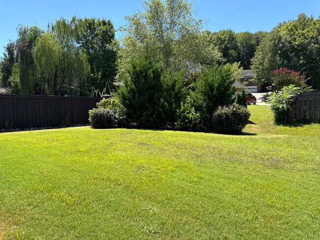 Building Photo - "Charming 4-Bed Oasis with Granite Finishe...