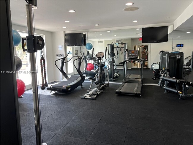 Building Photo - 10 Aragon Ave