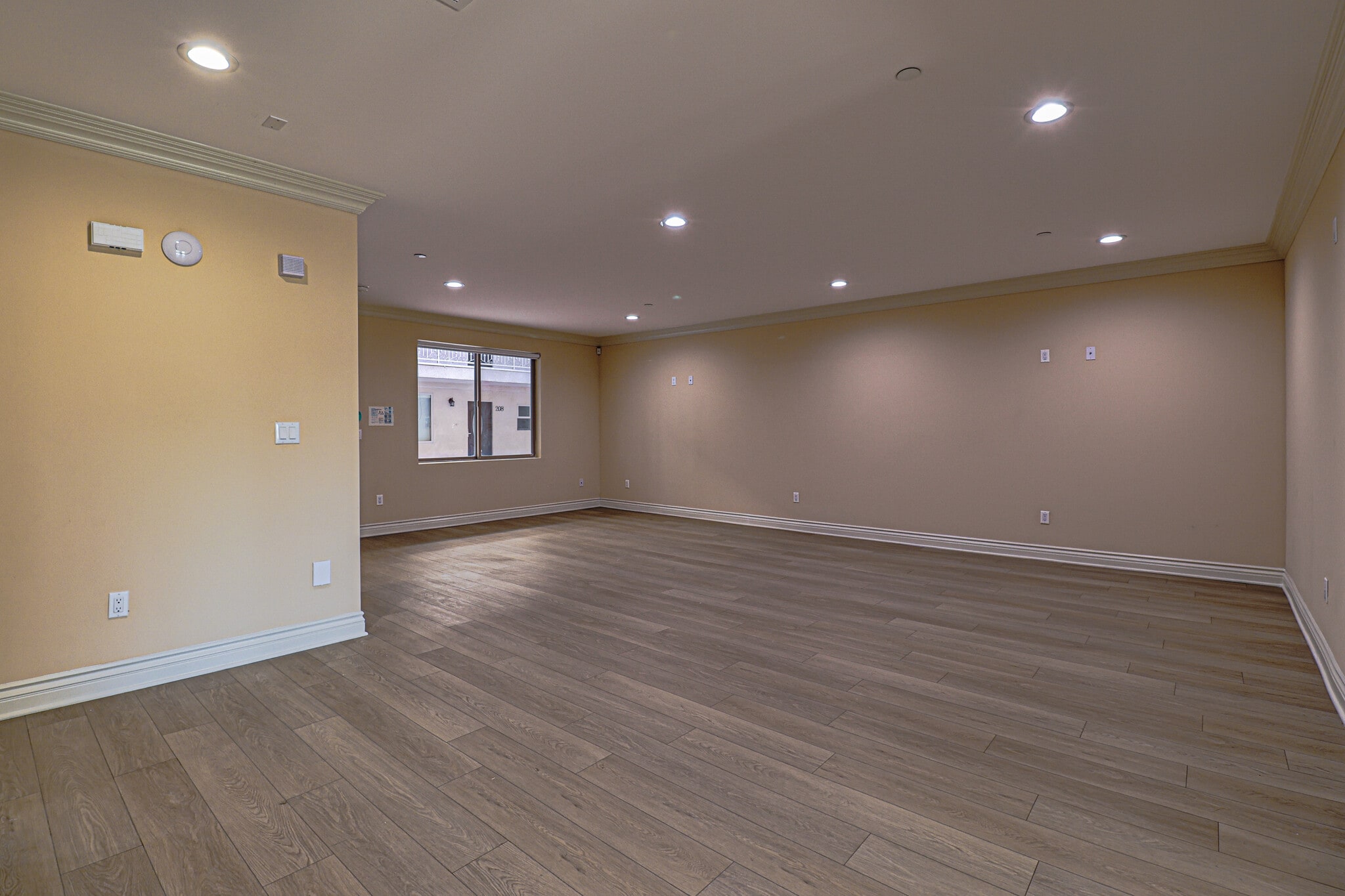 Building Photo - 3674 W Imperial Hwy