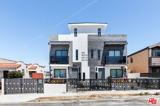 Building Photo - 4615 St Charles Pl