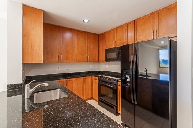 Kitchen -- lots of cabinets - 4101 Albemarle St NW