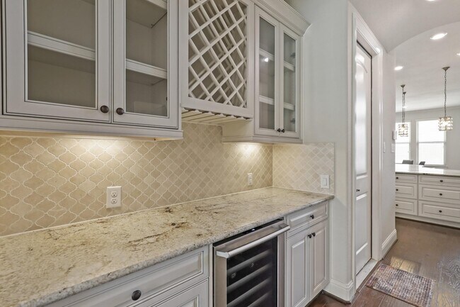 Building Photo - 5730 Balcones Ridge Ln