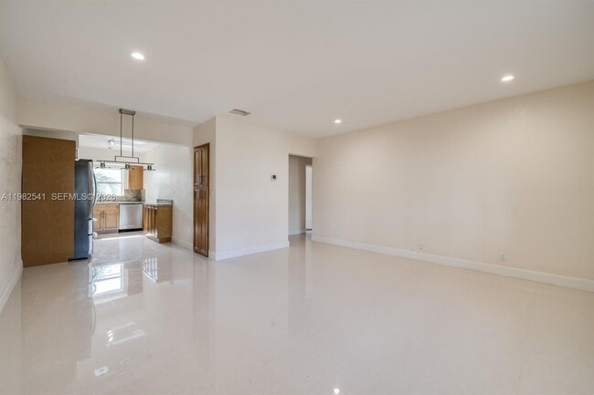 Building Photo - 2600 S Ocean Dr