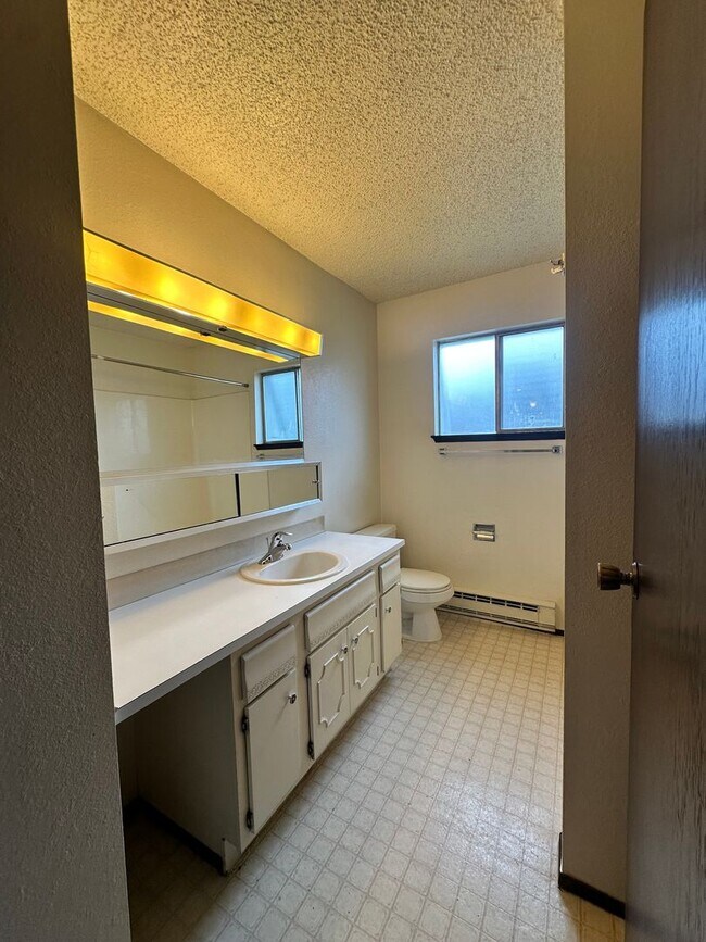 Building Photo - Sunset Manor