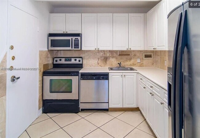 Building Photo - 1455 N Treasure Dr