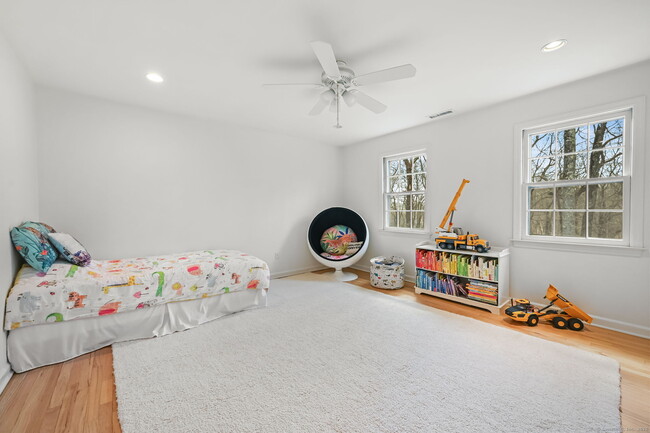Building Photo - 60 Squires Ln