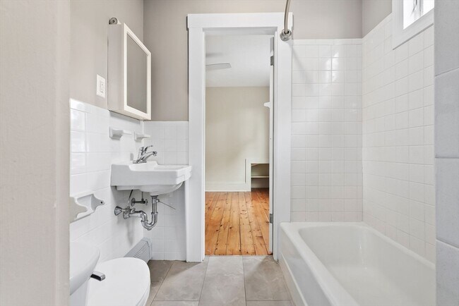 Building Photo - 17 Lothrop St