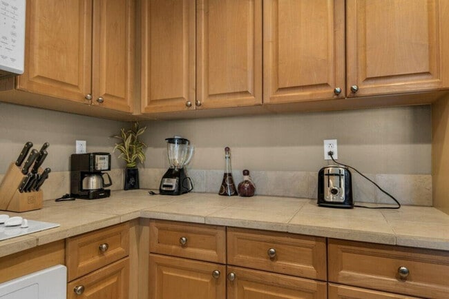 Building Photo - 2 Portofino Dr