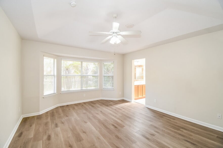 Building Photo - 732 Dewdrop Loop