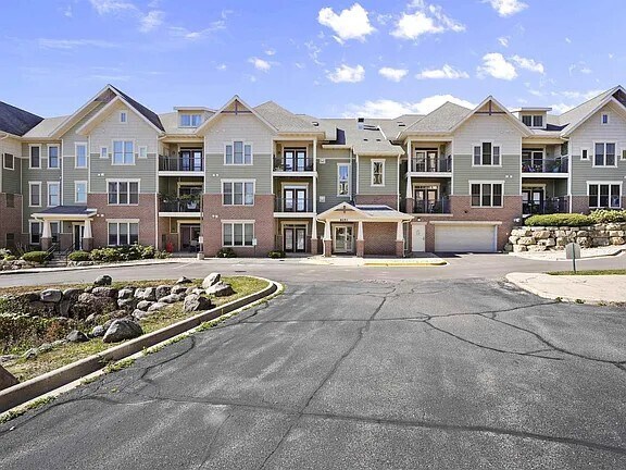 Building Photo - 8253 Mayo Dr