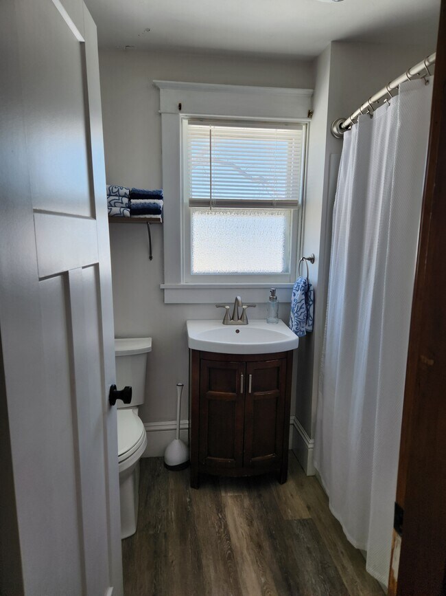 Bathroom - 1404 Grove St