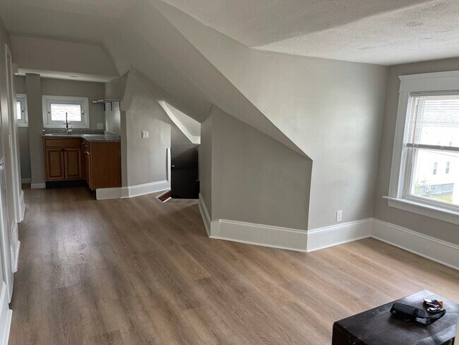 Building Photo - 831 Belleville Ave