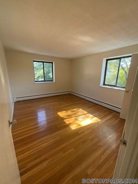 Building Photo - 122 Dustin St