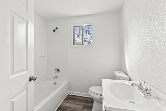 Building Photo - Cozy and Newly Renovated 3 Bedroom 2 Bath ...