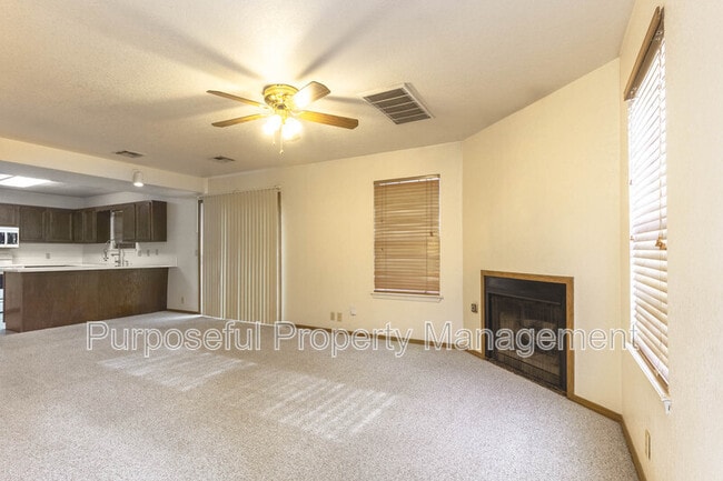 Building Photo - 216 N Fretz Ave