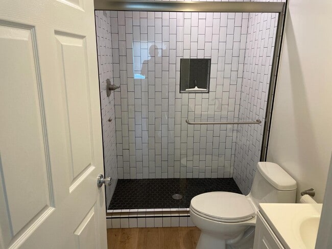 Building Photo - 5550 Sierra Vista Ave