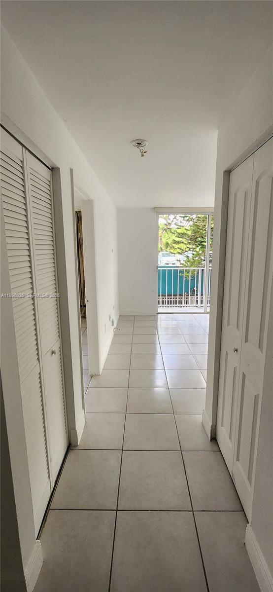 Building Photo - 1720 NW N River Dr