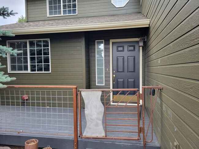 Building Photo - Newly painted  2,000+ sq home with RV parking