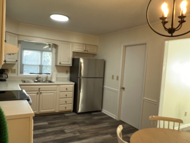 Building Photo - 201 Orange Dr