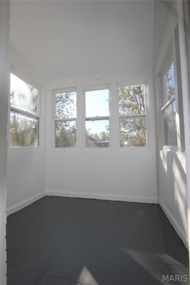 Building Photo - 5424 Rhodes Ave