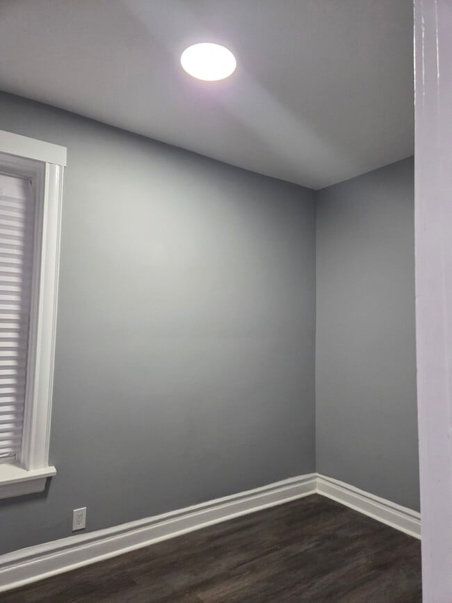 Building Photo - 1452 W 62nd St