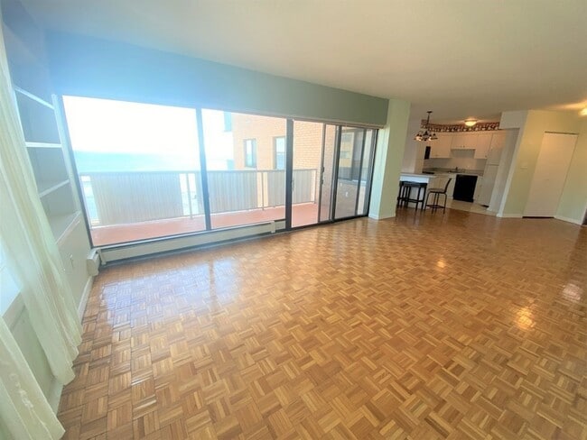 Building Photo - 300 Lynn Shore Dr