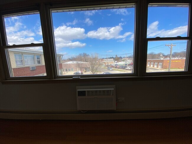 Building Photo - 6441 W Higgins Ave