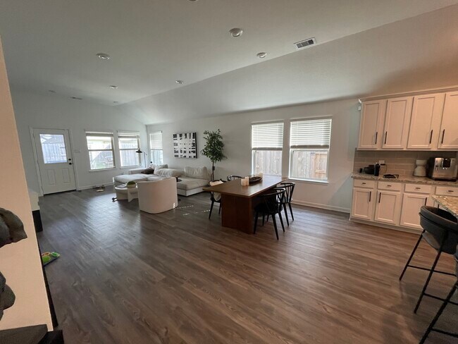 Building Photo - 16152 Dockside St