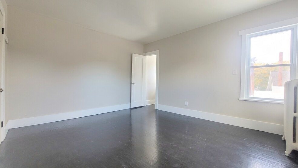 Building Photo - 3988 Lake Ave