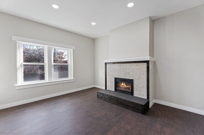 Building Photo - 104 N Killingsworth St