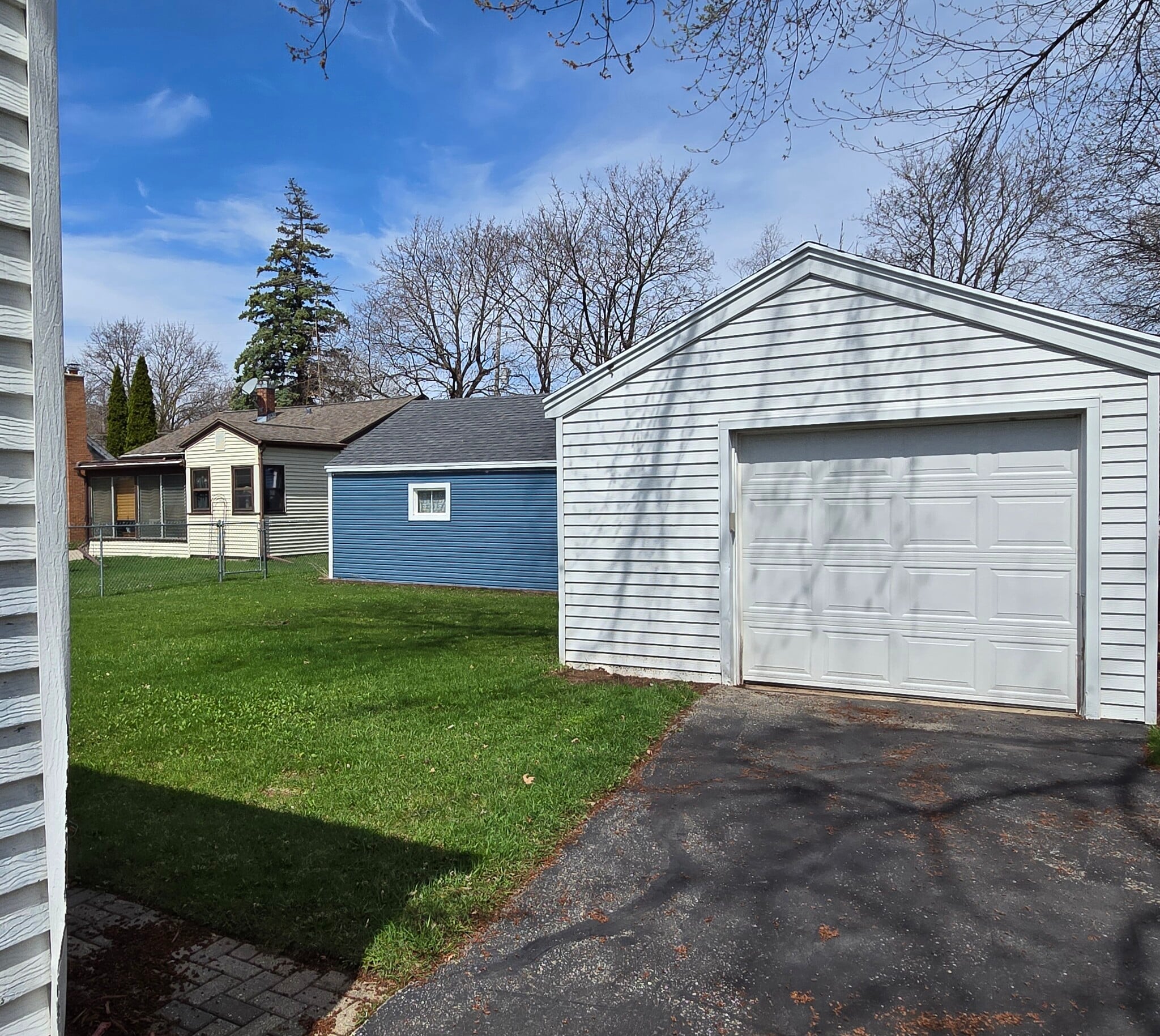 Garage - 920 Erie Ave