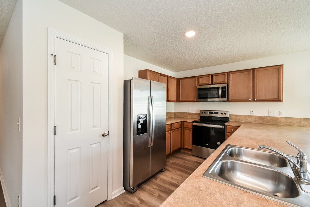 Building Photo - 7573 Sunnydale Ln