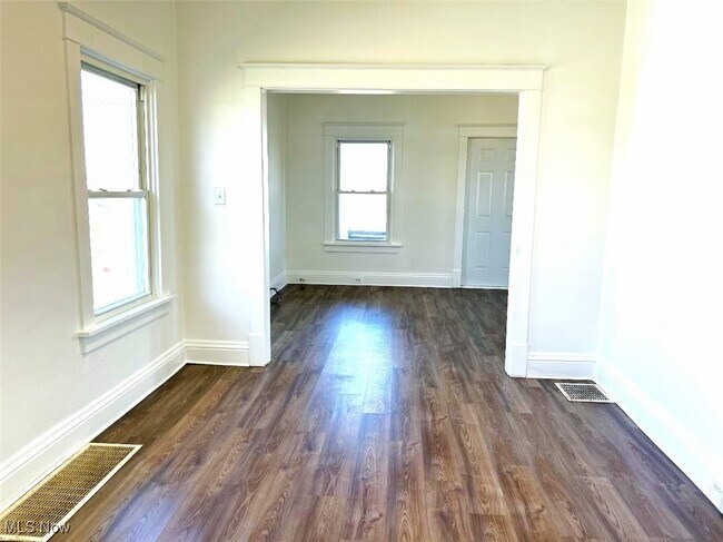 Building Photo - 2454 Cleveland Ave