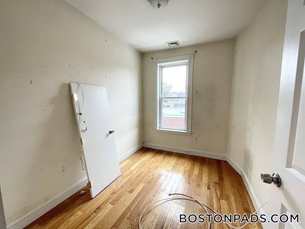 Building Photo - 98 L St