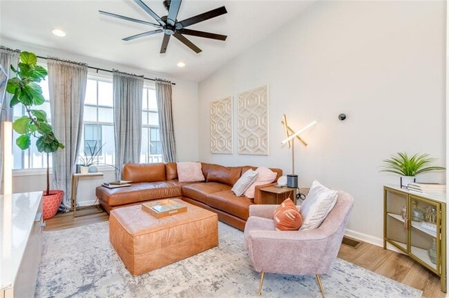 Building Photo - 912 Brees Ct